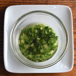 Vietnamese Scallion & Oil Garnish Recipe (Cách Làm Mỡ Hành)
