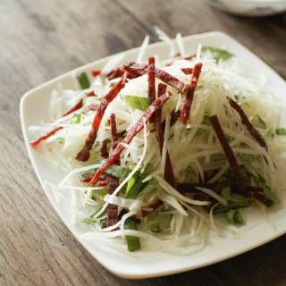 Green Papaya Salad w/ Beef Jerky - Gỏi Đu Đủ Khô Bò