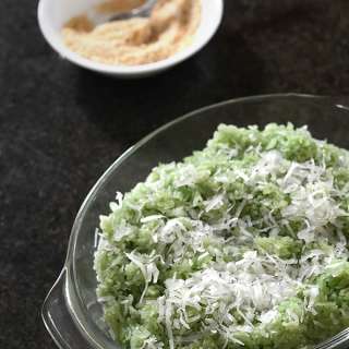 Pandan Sticky Rice w/ Shredded Coconut (Xôi Lá Dứa)