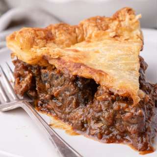 Best Irish Steak and Ale Pie Recipe (Pub Style)