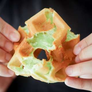 Pandan Waffle Recipe (Bánh Kẹp Lá Dứa)