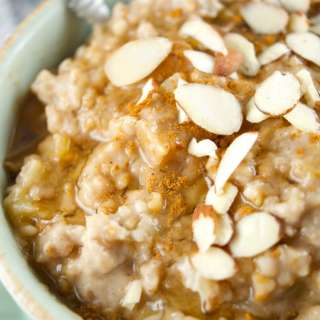 Slow Cooker Apple Oatmeal