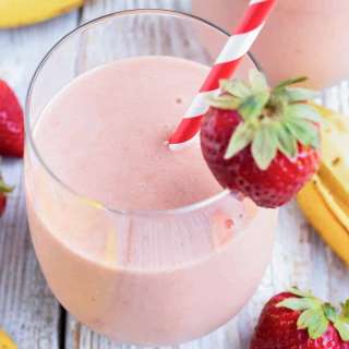 Strawberry Banana Smoothie with Yogurt