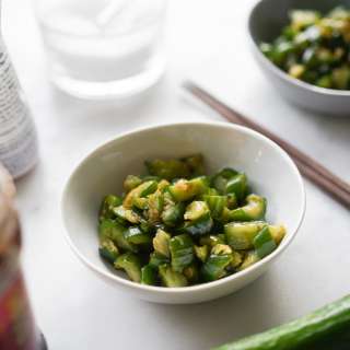 Easy Chinese Cucumber Salad Recipe (Smashed & Spicy)