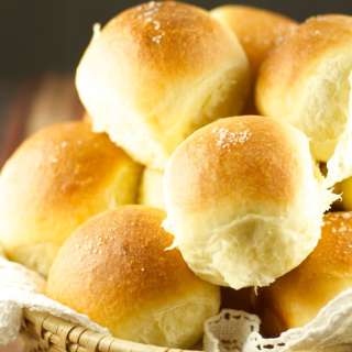 Homemade Dinner Rolls + Tutorial