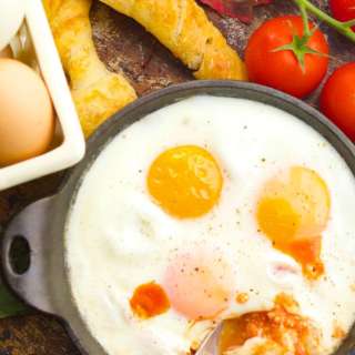 Baked Eggs With Goat Cheese And Tomato Sauce