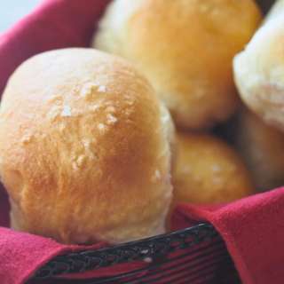 Easy Yeast Rolls (Bread Machine Dinner Rolls)