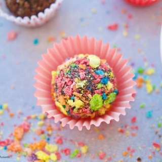 Pebbles Cereal Fudgy Brigadeiros