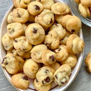 Mini Crunchy Chocolate Chip Cookies