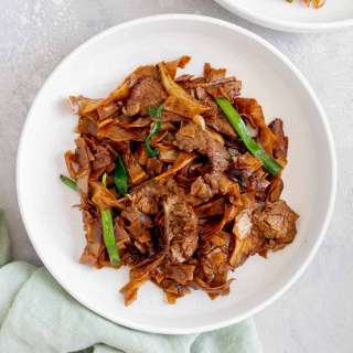Beef Chow Fun (干炒牛河)
