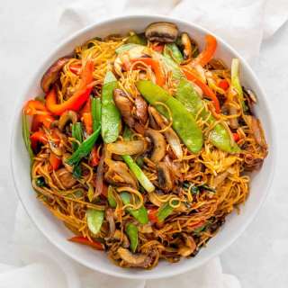 Soy Sauce Pan Fried Noodles with Vegetables (Chow Mein)