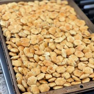 Easy Ranch Oyster Crackers