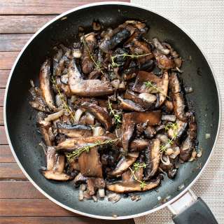 Portobello Mushrooms with Wine and Thyme