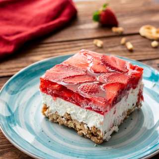 Strawberry Pretzel Jello Salad