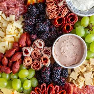 How to Build a Charcuterie Board
