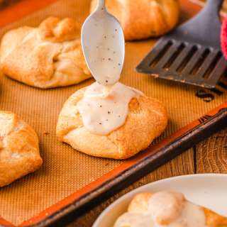 Easy Chicken Crescent Roll Ups