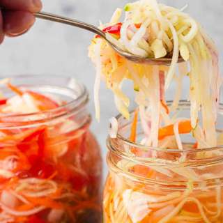 Achara (Filipino Pickled Green Papaya Apsara)