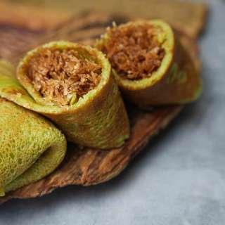 Kuih Dadar | Kuih Ketayap (Malaysian pandan coconut crepes)