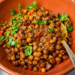 Sukha kala chana (Navratri black chickpea curry)