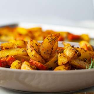 Oven-Baked Potatoes with Jamaican Curry and Caraway Fruits