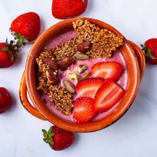 The Best Easy Strawberry Smoothie Bowl
