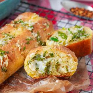 Homemade Vegan Garlic Bread