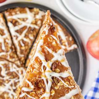 Apple Cinnamon Streusel Dessert Pizza (Pizza Hut Copycat)