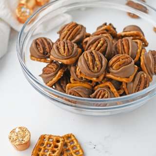 Easy Pretzel Turtles