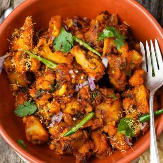 Aloo Gobi Recipe (Indian Cauliflower Potato Curry)