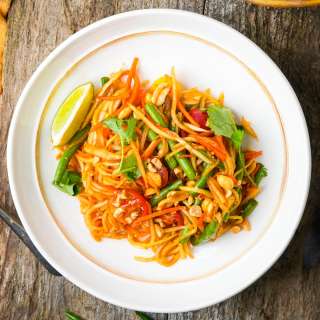 Thum Mak Hoong (Easy Lao Papaya Salad Recipe)