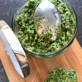 Cilantro Spread with Walnuts and Chili