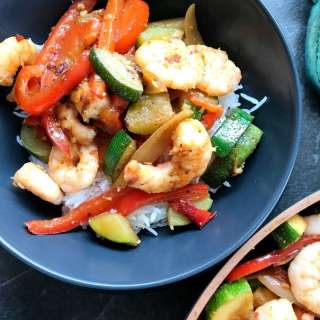 EASY Shrimp with Rice and Vegetables Bowl