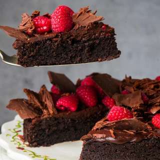 Easy Vegan Flourless Chocolate Cake