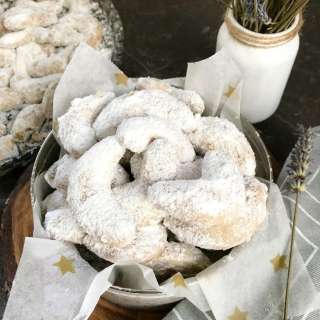 German Vanilla Crescent Cookies Recipe