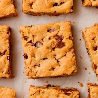 Easy Peanut Butter Chocolate Chip Cookie Bars Recipe