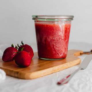 Simple Strawberry Sauce (No Cook)