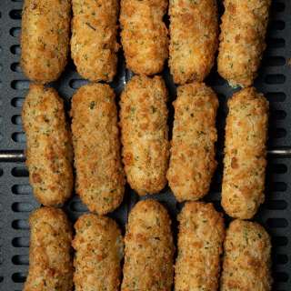 How Long To Air Fry Frozen Mozzarella Sticks?