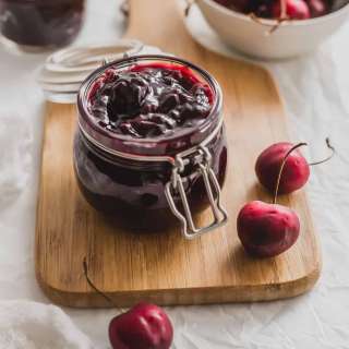 Easy Cherry Pie Filling (4 Ingredients)