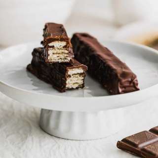 Homemade Kit Kat Bars (Copycat Recipe)