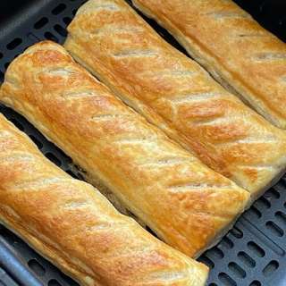 Air Fryer Frozen Sausage Rolls