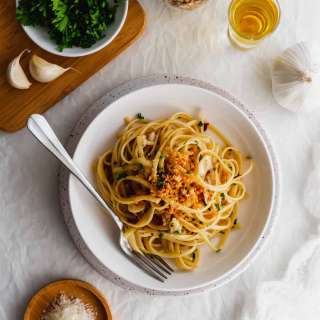 Linguine Aglio e Olio (Linguine with Garlic & Olive Oil)