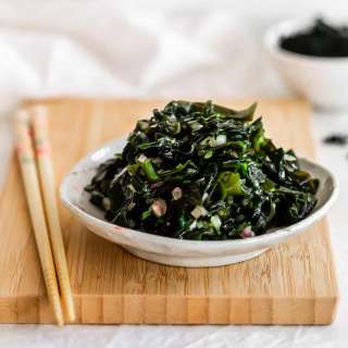 Easy Seaweed Salad (Wakame)
