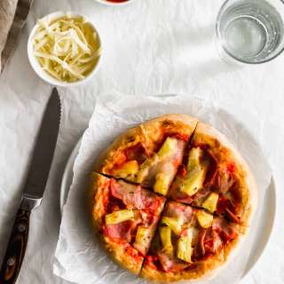 Hawaiian Pizza (Ham & Pineapple Pizza)