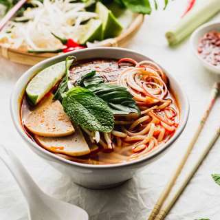 Bun Bo Hue (Spicy Vietnamese Beef Noodle Soup - Instant Pot)
