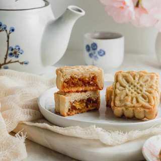 Taiwanese Pineapple Cakes (Feng Li Su) 鳳梨酥