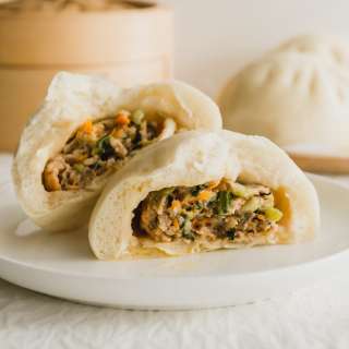 Pork & Vegetable Steamed Buns (豬肉蔬菜包)