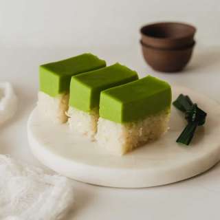 Seri Muka (Malaysian Coconut Sticky Rice Pandan Custard)