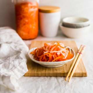 Do Chua (Pickled Daikon & Carrot)