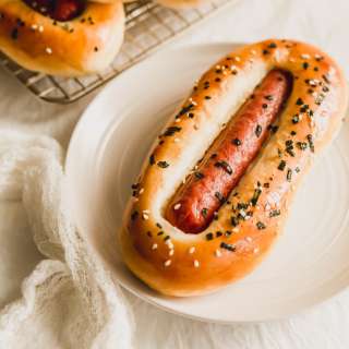 Japanese-Style Sausage Bread (Sausage Pan)