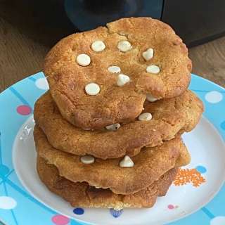 Air Fryer White Chocolate Chip Cookies